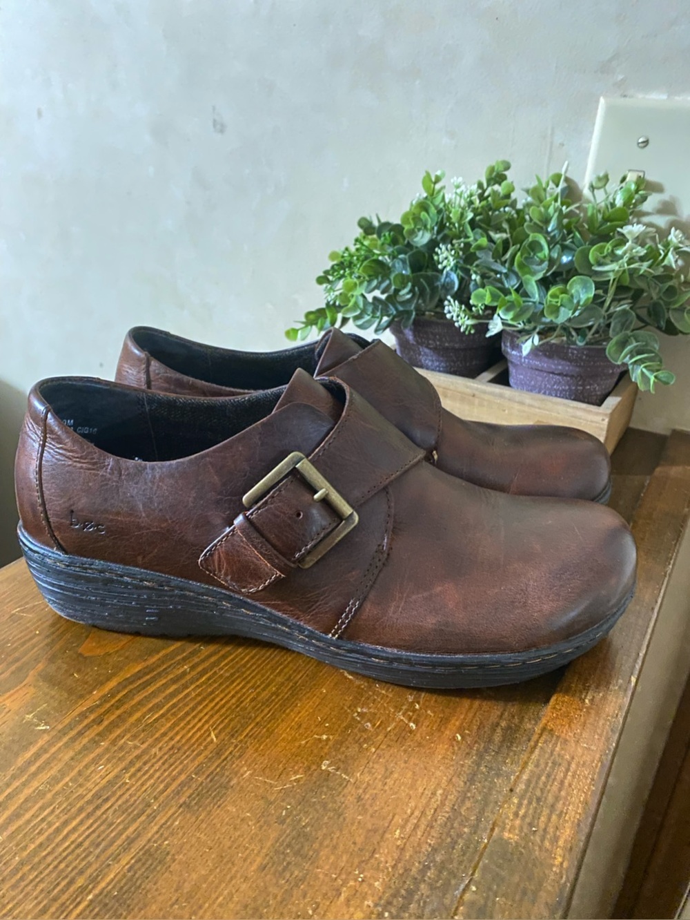 Born Brown Leather Clogs Distressed Leather Buckle Strap Boho Western Artisan 10